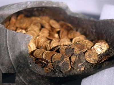 Ancient Jar of Roman Gold Coins Discovered Under Italian Theater