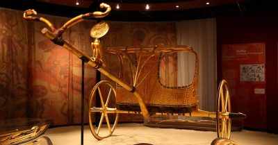Tutankhamun’s chariot was outfitted with foldable canopy